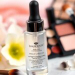 Serum do twarzy pod makijaż: jak wybrać i stosować, by przedłużyć trwałość i zadbać o skórę