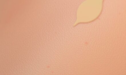 Peeling z kwasem salicylowym: jak skutecznie oczyścić i zregenerować skórę z trądzikiem i przebarwieniami